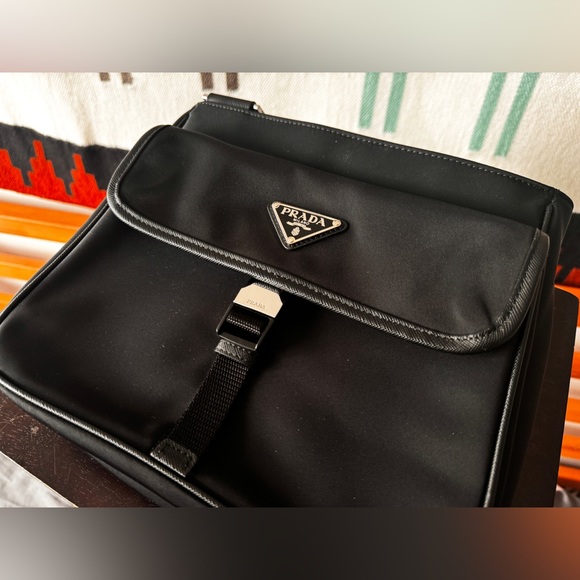 Prada Re-Nylon and Saffiano leather shoulder bag - Picture 3 of 13